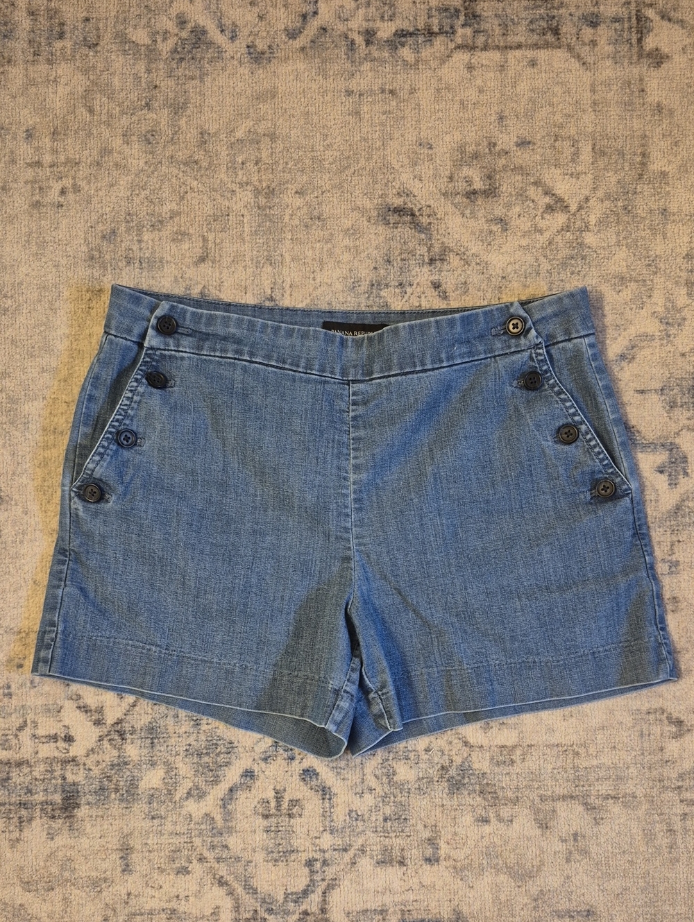 Banana Republic Mid-Rise 3-Inch Denim Button-Front Sailor Shorts Size 6/28